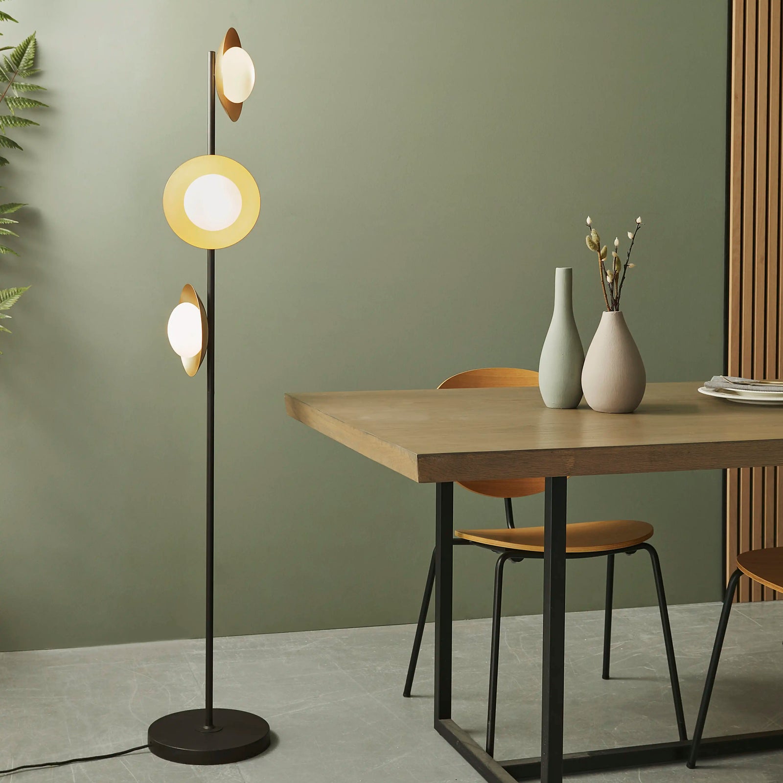 Temuka Floor Lamp | Brass & Black