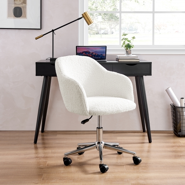 https://www.cultfurniture.com/images/primrose-office-chair-with-armrests-ivory-white-boucle-p38031-2800311_image.jpg